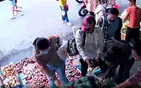 Công an TP Hồ Chí Minh truy tìm 3 phụ nữ dàn cảnh móc trộm điện thoại