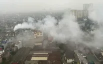 Hà Nội xử lý phản ánh nhà máy dệt vô tư xả khói bụi vào khu dân cư