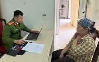 Nữ giúp việc trộm tiền của gia chủ giấu vào đôi ủng mang về