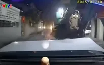 Không giữ khoảng cách an toàn, ô tô con đâm thẳng vào đuôi xe tải