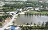 Người dân hưởng lợi từ hồ trữ nước ngọt