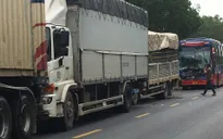 Quảng Bình: 4 xe đâm nhau liên hoàn khiến đường tránh lũ quốc lộ 1A ách tắc