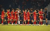 HLV Kim Sang-sik và các học trò không quên làm 1 điều cho người hâm mộ Việt Nam