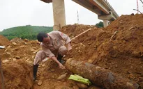 Phát hiện quả bom nặng 118kg khi đang thi công sửa chữa cầu