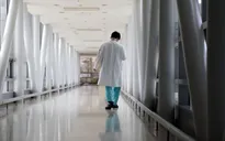 Vụ sản phụ Việt sinh con trên xe cứu thương tô đậm khủng hoảng y tế tại Hàn Quốc
