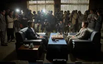 Lee Byung Hun khen ngợi Yoo Ah In: "Cực kỳ tập trung và tận tụy với vai diễn của mình"