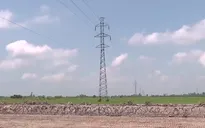 Cột điện cao thế làm chậm tiến độ làm đường cao tốc