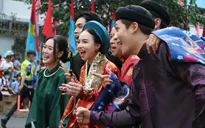 Dàn sao phim "Thám tử Kiên" mặc cổ phục Việt hội tụ ở ngày hội Tóc xanh vạt áo