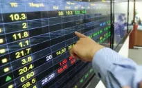 VN-Index vượt mốc 1.330 điểm