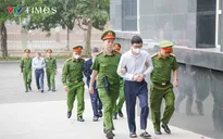 Dẫn giải các bị cáo đến phiên toà phúc thẩm xét xử vụ án tại Tập đoàn FLC