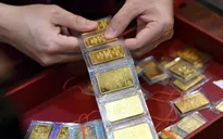 Giá vàng giảm thêm vài trăm nghìn đồng mỗi lượng