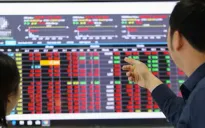 VN-Index rời mốc 1.330 điểm