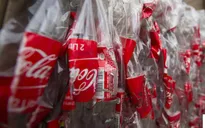Hơn 600.000 tấn chất thải nhựa của Coca-Cola có nguy cơ trôi vào đường thủy