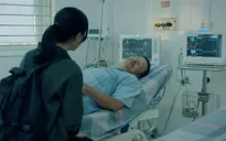 Những chặng đường bụi bặm - Tập 11: Ông Nhân nhập viện sau khi nhìn thấy vợ, chú Thuỵ đưa Nguyên chìa khoá ngăn kéo bí mật