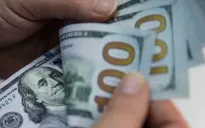 Đồng USD chạm mức cao nhất trong ba tuần so với đồng Euro