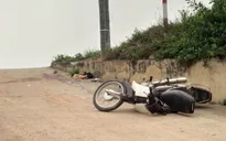 Xe máy "kẹp 3" lao vào vỉa bê tông, 3 thanh niên thương vong