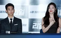 Công ty quản lý của Kim Soo Hyun phản hồi cáo buộc ép Sulli đóng cảnh nhạy cảm