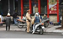 CSGT Hà Nội xử phạt nghiêm khắc để ngăn chặn tình trạng chấp hành giao thông kiểu đối phó