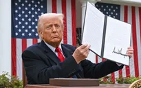 Tổng thống Trump ký sắc lệnh áp thuế đối ứng với hàng chục nền kinh tế