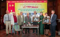 Khu Di tích Chủ tịch Hồ Chí Minh tiếp nhận hiện vật và tư liệu về Bác Hồ của kiều bào