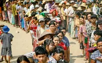 Myanmar đối mặt với thảm họa kép sau động đất