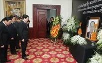 Chủ tịch nước Lương Cường viếng đồng chí Khamtay Siphandone
