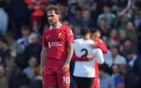 Hàng thủ mắc sai lầm, Liverpool gục ngã trước Fulham
