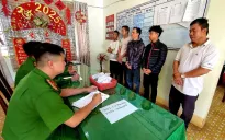 Tài xế taxi, thợ cắt tóc đánh bạc giữa hoa viên TP Buôn Ma Thuột