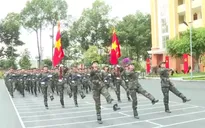 Cán bộ chiến sĩ miệt mài tập luyện cho lễ kỷ niệm 50 năm Ngày Giải phóng miền Nam