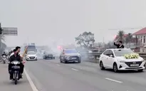 Xử phạt thanh niên đốt pháo sáng dẫn đoàn xe đám cưới trên Quốc lộ 5