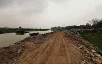 Chủ tịch TP Hà Nội chỉ đạo kiểm tra, xử lý tình trạng đổ trộm phế thải lấn sông Hồng