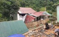 Nghệ An: Mưa đá kèm lốc xoáy khiến nhiều nhà dân bị tốc mái