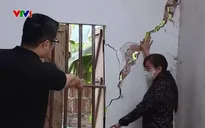 Hàng chục nhà dân ở Hà Nội nứt vỡ do kè Phong Vân sạt lở