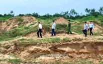 Khởi tố 12 cát tặc khai thác cát trái phép trên sông Chu