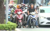 TP Hồ Chí Minh: Bức xúc vì nạn "khoá giao lộ", chặn làn rẽ