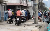 Nghị định 168 chưa “nguội”, giao thông đã “nóng” vì leo lề, vượt đèn đỏ