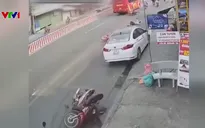 Xe máy đi ngược chiều gây tai nạn liên hoàn