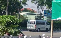 Người bán vé số bị ô tô tông tử vong khi đang chống nạng băng qua đường