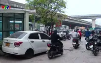Hà Nội đẩy mạnh xử lý tình trạng xe leo vỉa hè, vượt đèn đỏ
