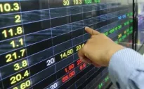VN-Index giảm gần 18 điểm