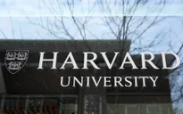 Nhà Trắng cảnh báo Đại học Harvard có thể mất quyền tuyển sinh viên quốc tế
