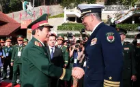 Bộ trưởng Bộ Quốc phòng Việt Nam và Trung Quốc thăm Trường Tiểu học Đồng Đăng