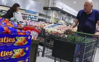 Người Mỹ tích trữ hàng hóa vì lo "bão giá"