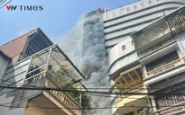 Cháy lớn, khói bốc dày đặc tại toà nhà số 1 phố Thái Hà (Hà Nội)