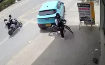 Nguy hiểm khi lùi xe không quan sát