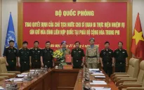 Trao Quyết định của Chủ tịch nước cho sĩ quan đi gìn giữ hòa bình tại Trung Phi