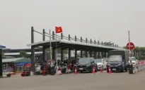Tạm dừng chuyên chở ô tô sang đảo Cát Bà để tránh quá tải dịp nghỉ lễ 30/4