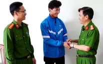 Tỉnh táo trước “cuốc xe lạ”, tài xế taxi cứu cô gái 17 tuổi khỏi bẫy lừa ''việc nhẹ, lương cao''