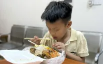 Bé trai 9 tuổi đi lạc khi đạp xe từ Hà Nội vào TP Hồ Chí Minh xem diễu binh