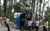 Tạm giữ hình sự lái xe trong vụ lật xe khách trên đèo Tam Đảo